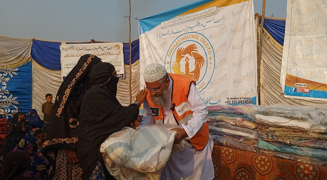 Blanket and clothes distribution to needy families by Annaas Welfare Trust